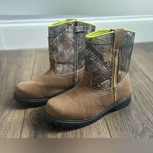 Magellan Outdoors Brown Camo Western Boots Kids‎ Size 5D Preowned